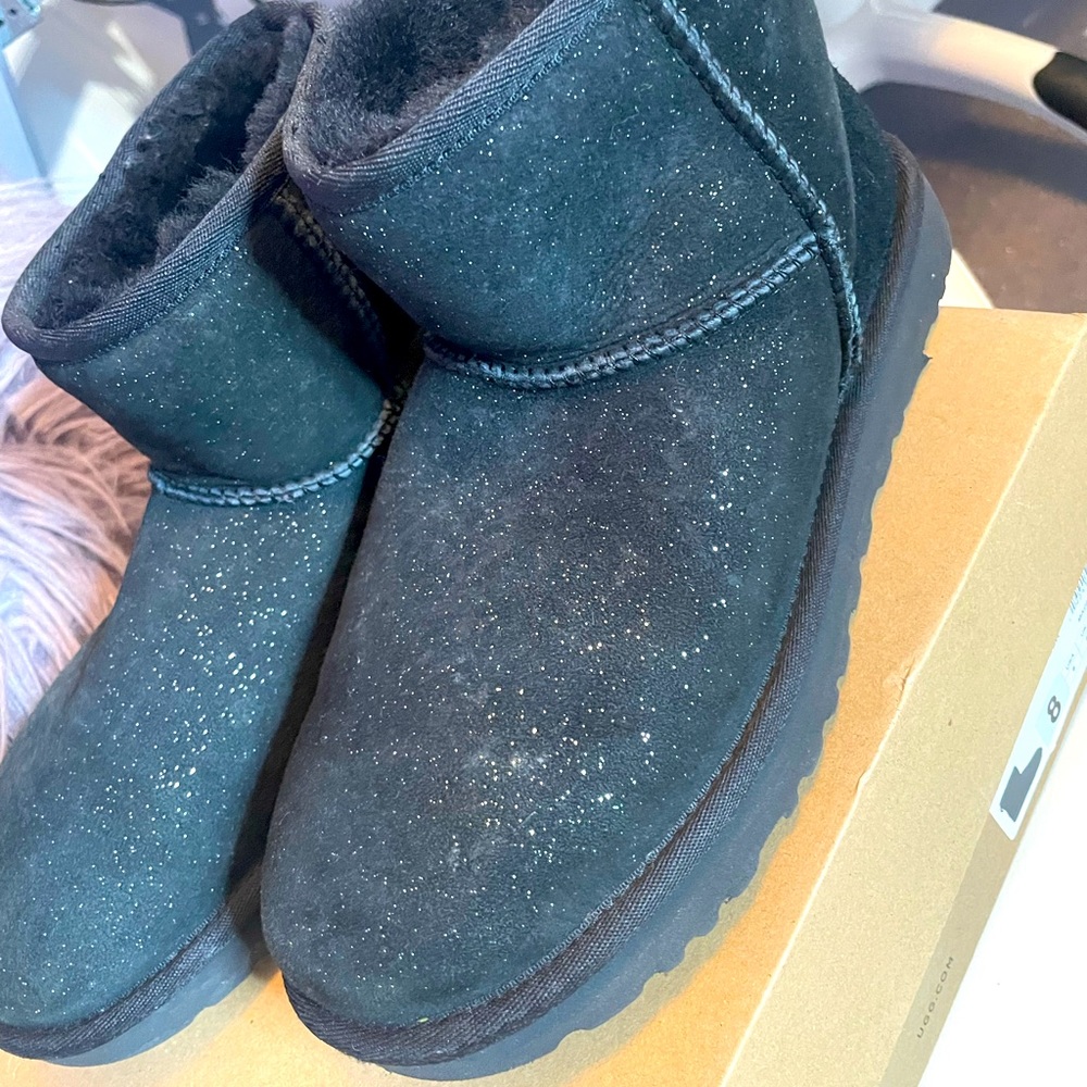 Classic Black & Glitter Mini UGGS! Size 8